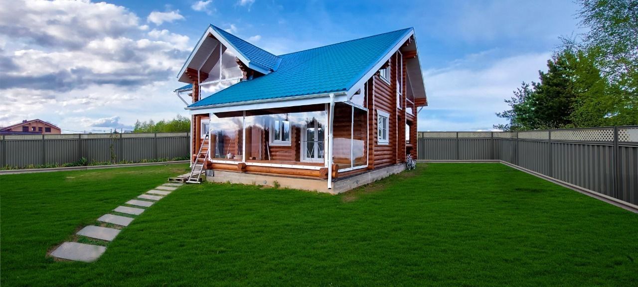Мягкие окна на веранде загородного дома в Наро-Фоминске